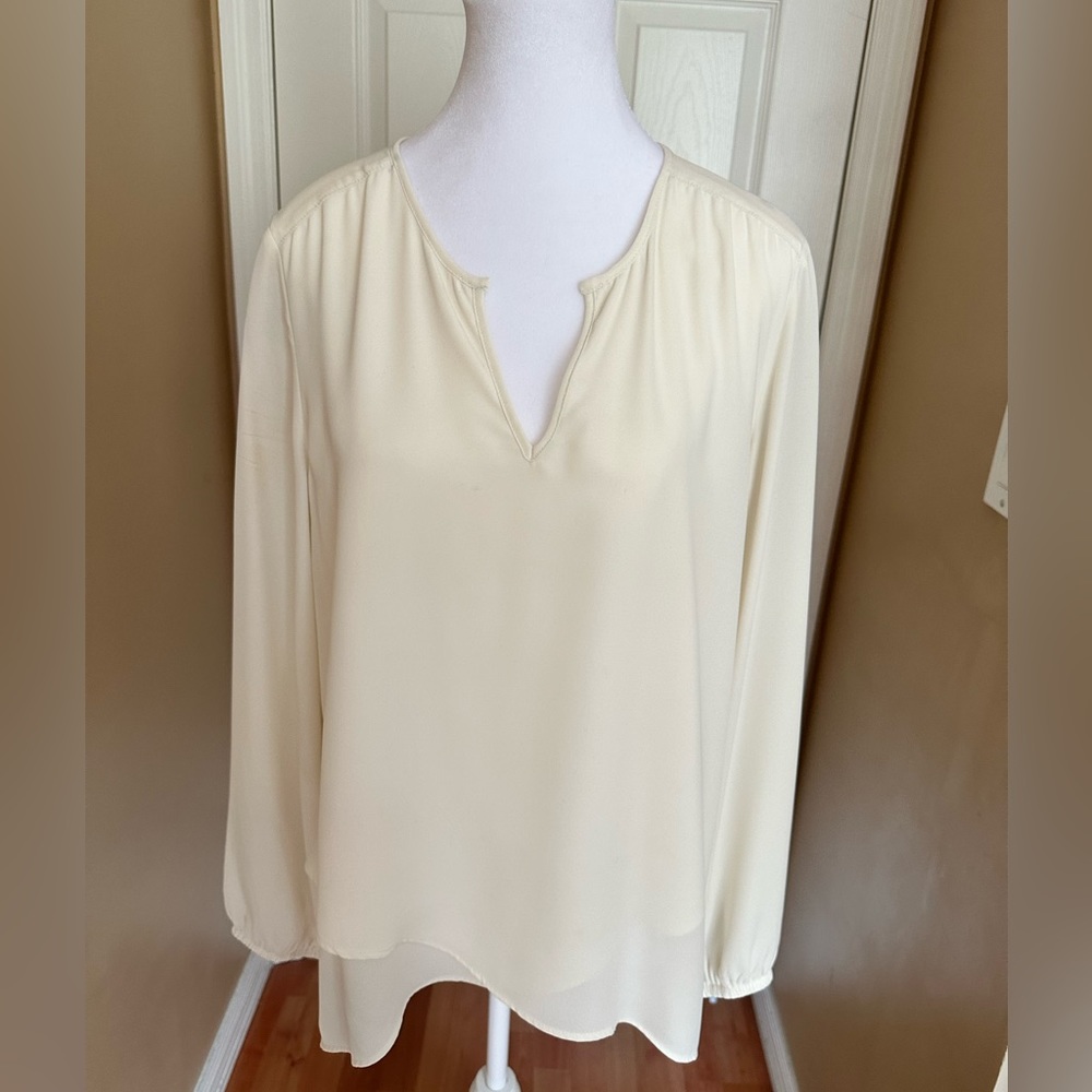 Context lord and Taylor size M cream color